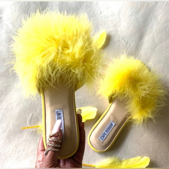 Cape Robbin Shoes - Lemon Drop Faux Fur Slides